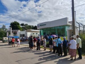 Retraso en pensiones del Banco del Bienestar causa alarma.