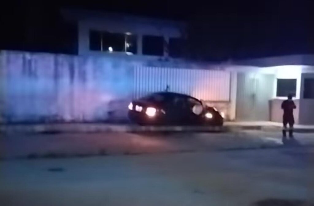 Atacan a balazos a un hombre a bordo de un auto en la avenida José ...