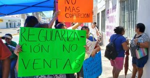 Protesta por costos de titulación en la Colosio.