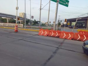 Tráfico detenido en una de las vías afectadas por los cierres.