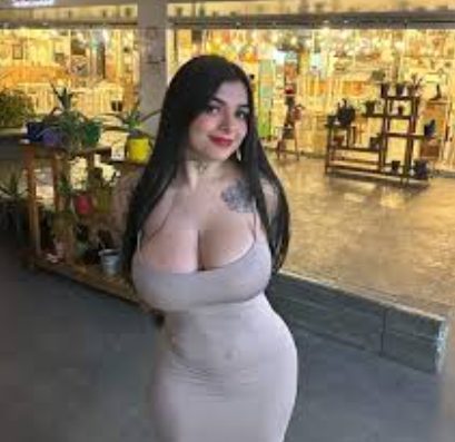 Karely Ruiz presenta orgullosa a su bebé Madisson en una conmovedora imagen.