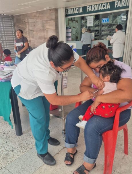 La Semana Nacional de Vacunación 2025 avanza, protegiendo a la población con 27,571 dosis en Quintana Roo.