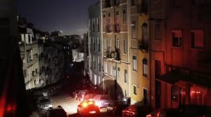 España investiga el apagón histórico que dejó sin electricidad a millones de personas.