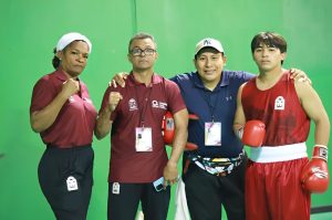 Boxeadores quintanarroenses celebran su clasificación.