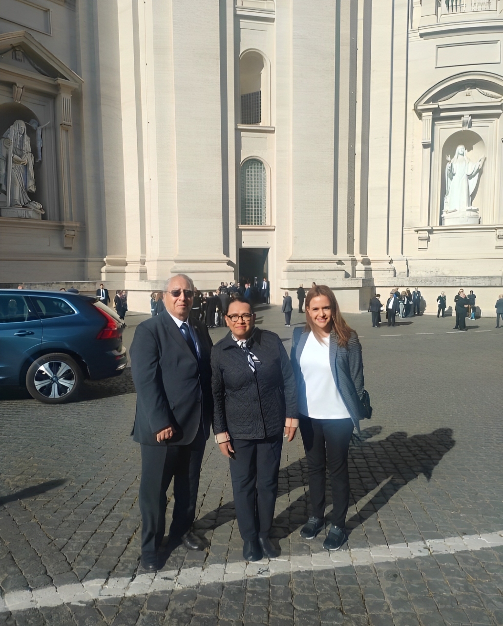 La Basílica de San Pedro repleta de fieles.