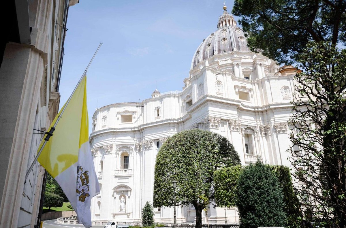 "El Papa Francisco muere por ictus cerebral."