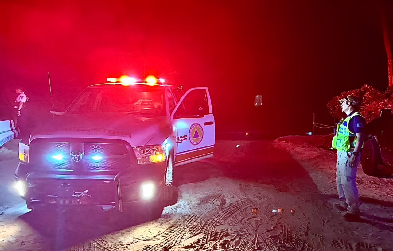 Las autoridades esperan recuperar la lancha una vez que mejore el clima.