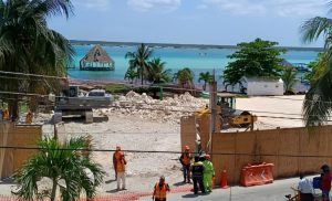 La laguna de Bacalar enfrenta una crisis ambiental.