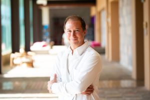 Imágenes de comunidades afectadas por rentas vacacionales.