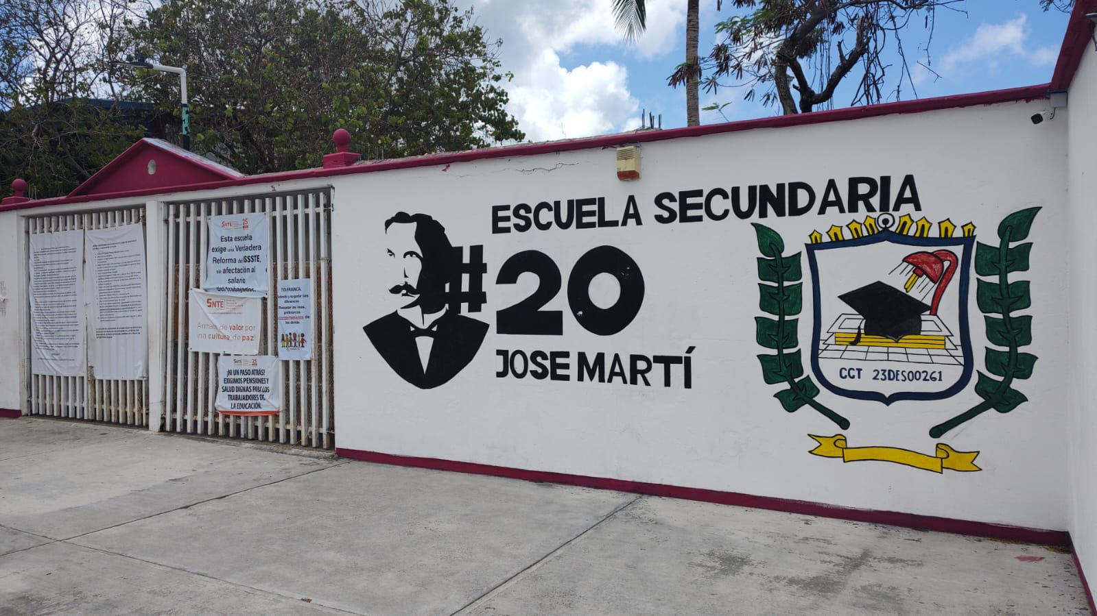 Alumnos en la secundaria “José Martí” durante un día normal.