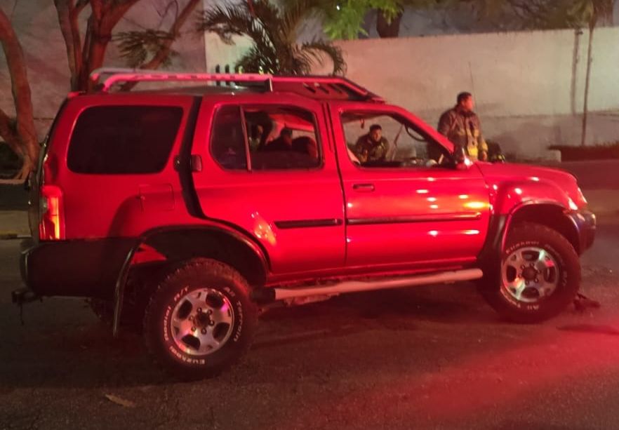 Camioneta accidentada en avenida Kabah