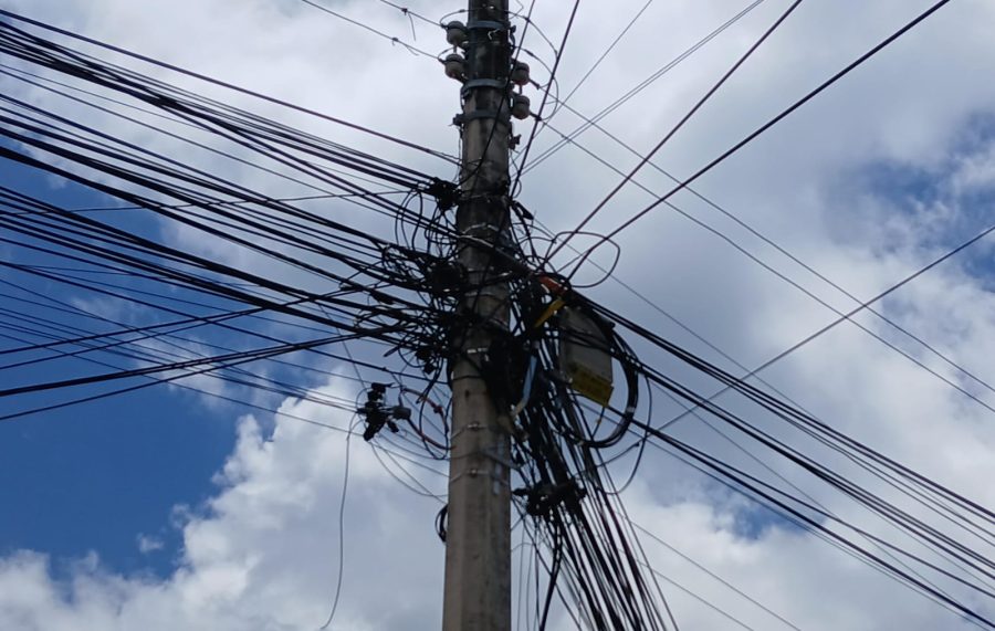 "Operativos para regularizar conexiones eléctricas en Playa del Carmen."