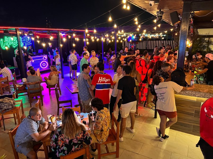 La reducción de horarios de bares y restaurantes busca mejorar la seguridad en Cancún.