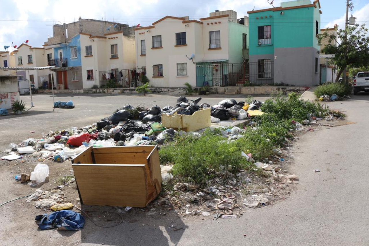 Sanciones a personas por tirar desechos en Cancún.