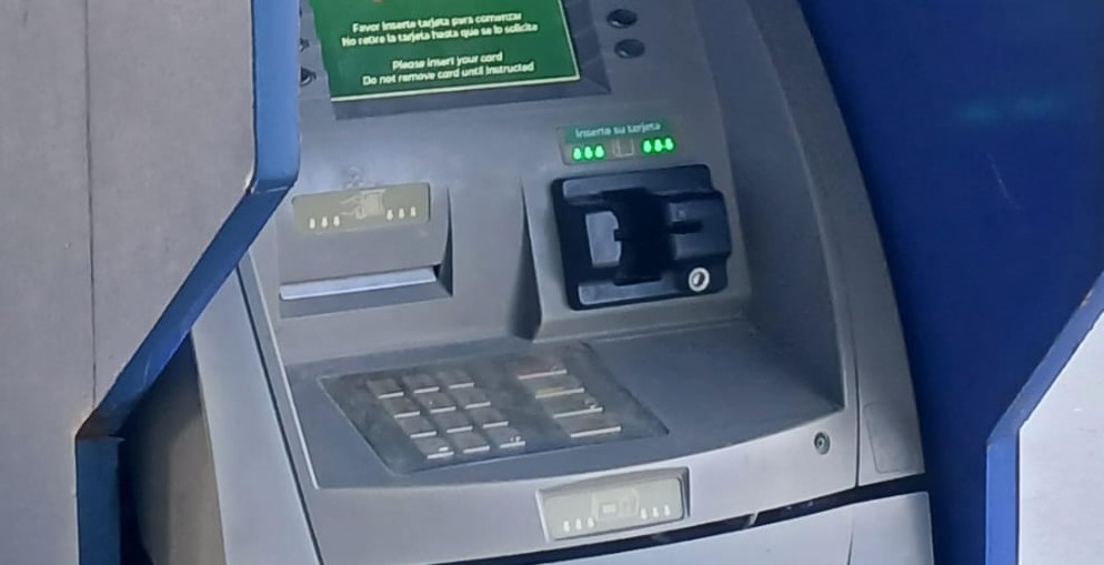 Detectan cajeros automáticos clandestinos en Playa del Carmen.