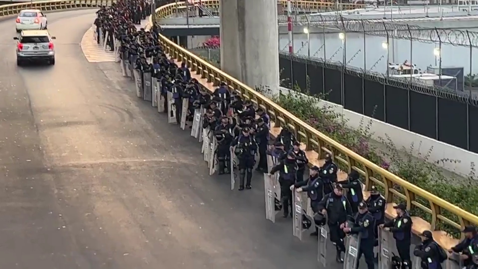 Policía Antimotines resguardar el Aeropuerto Internacional de la Ciudad de México