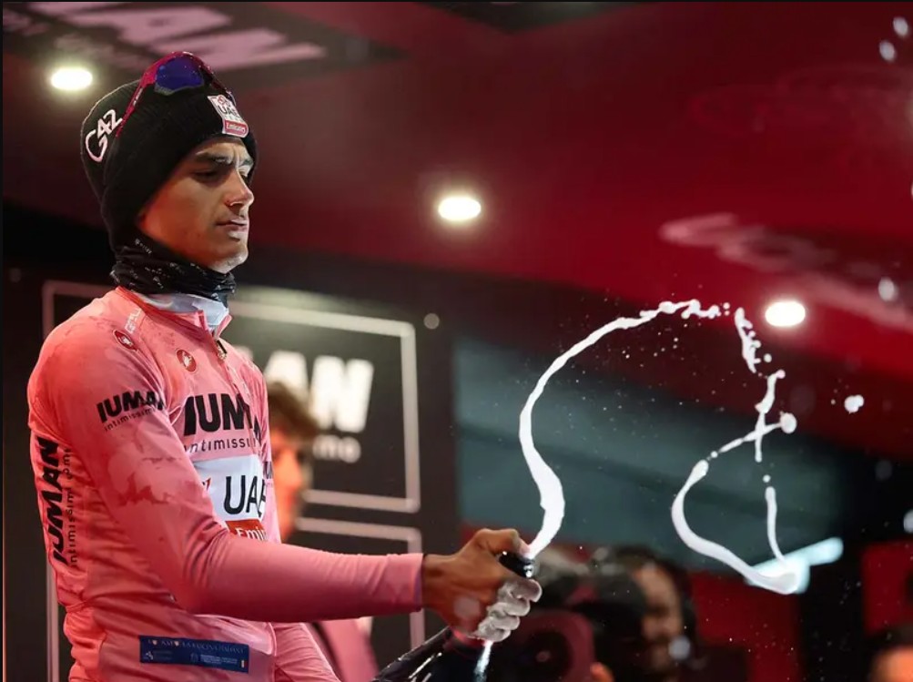 "Isaac del Toro sigue líder del Giro de Italia."