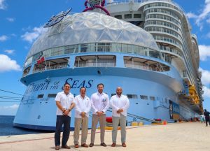 "Cozumel recibe al crucero Utopia of the Seas."