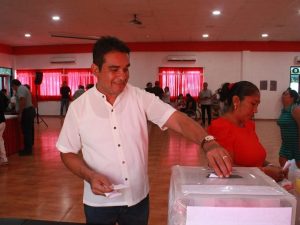 Taxistas de Tulum celebran la elección de su nuevo secretario general.