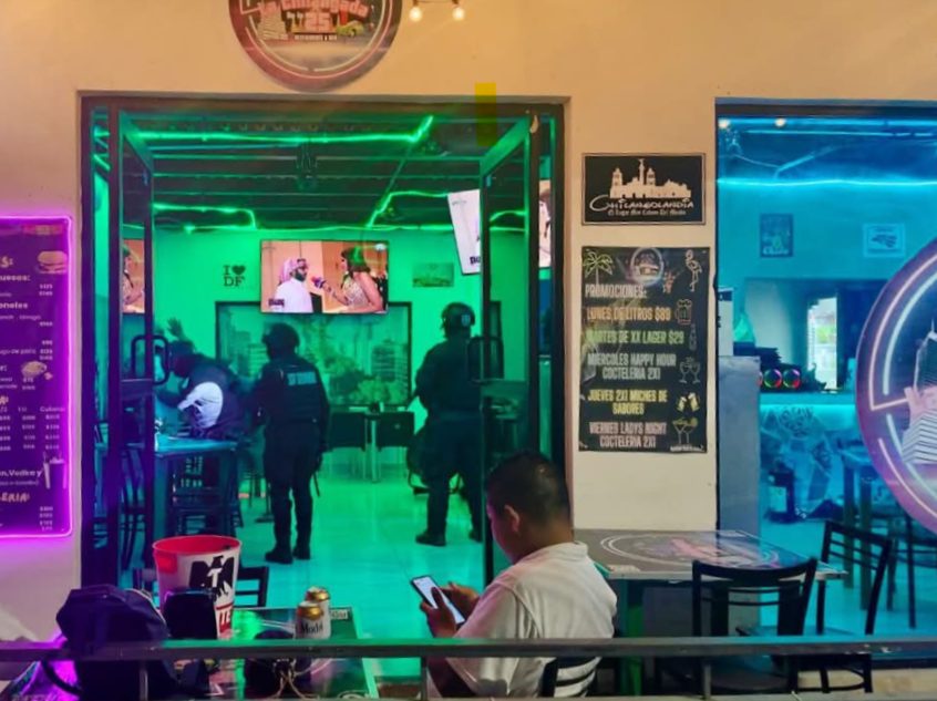 Elementos policiales en recorridos en Playa del Carmen.