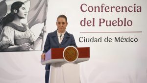 Maestros de la CNTE realizando una marcha en la Ciudad de México.