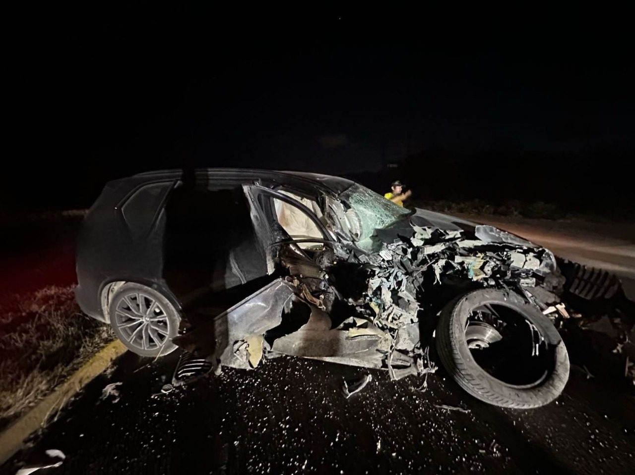 Volquete involucrado en el accidente, con daños visibles.