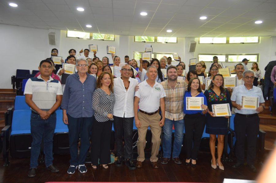 Clausura de la Escuela de Negocios en Playa del Carmen.