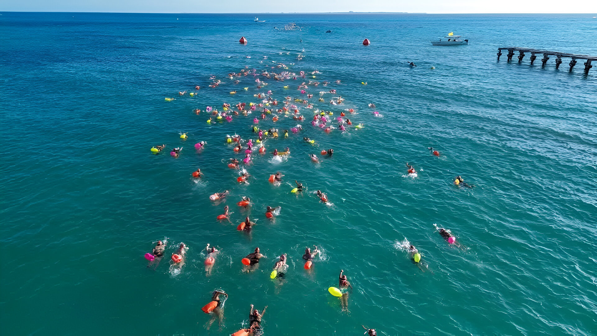 Nadadores listos para el desafío en Cancún.