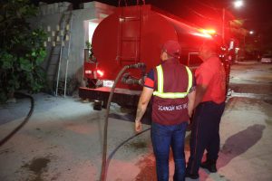 abitantes de Cancún esperan soluciones al desabasto.