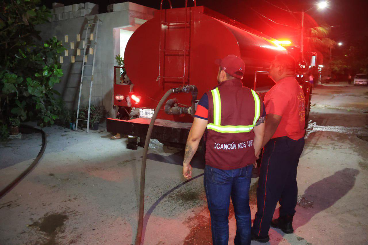 abitantes de Cancún esperan soluciones al desabasto.