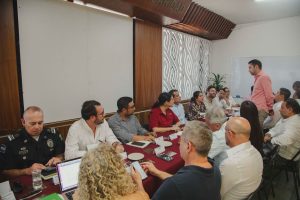 "Estefanía Mercado promueve el diálogo empresarial en Playa del Carmen."