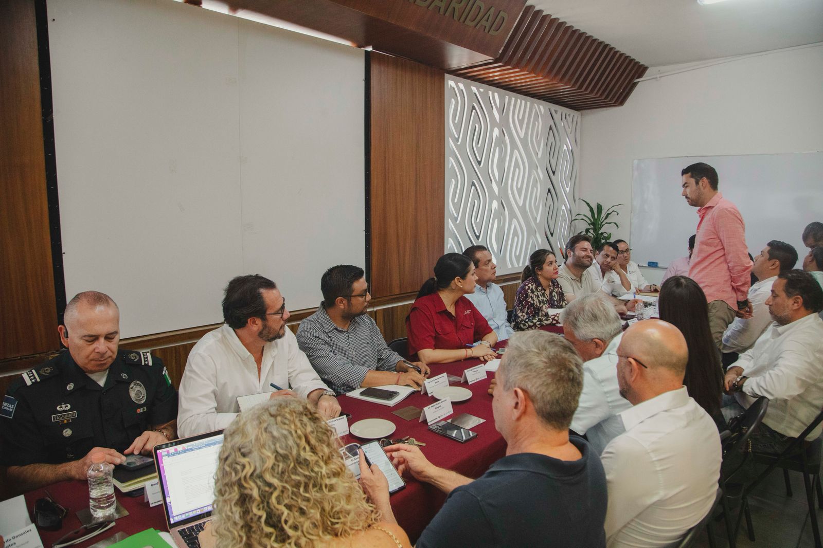 "Estefanía Mercado promueve el diálogo empresarial en Playa del Carmen."