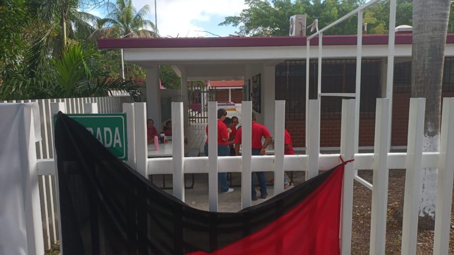 Paro de labores de maestros en Cancún por la Ley del ISSSTE.