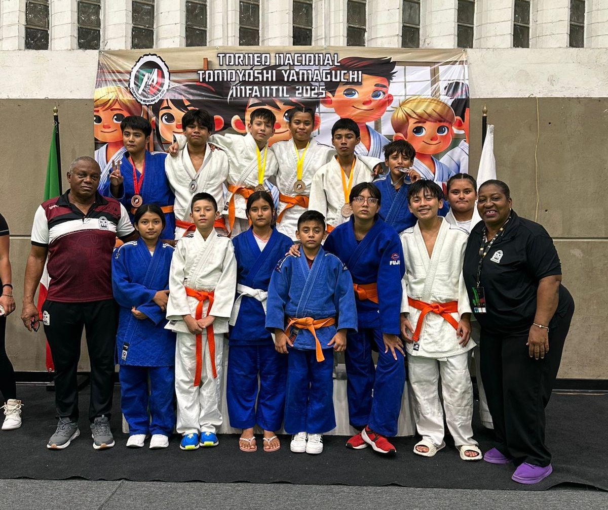 Maximiliano Vázquez Cámara, ganador de medalla de oro