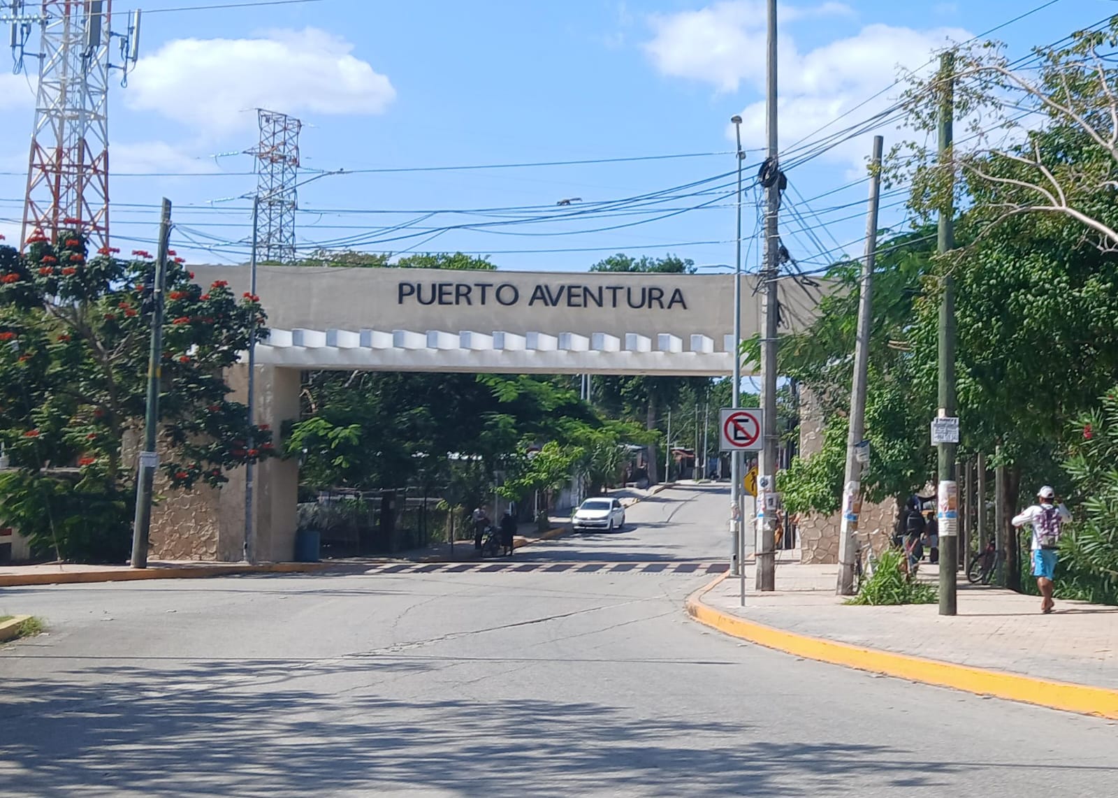 Gilberto Gómez Martínez, alcalde de Puerto Aventuras, en conferencia de prensa.
