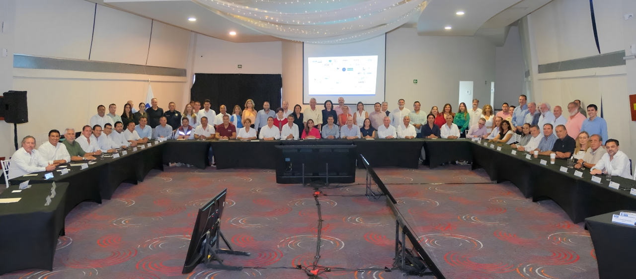 Emprendedores quintanarroenses reciben asesoría y apoyo del gobierno.