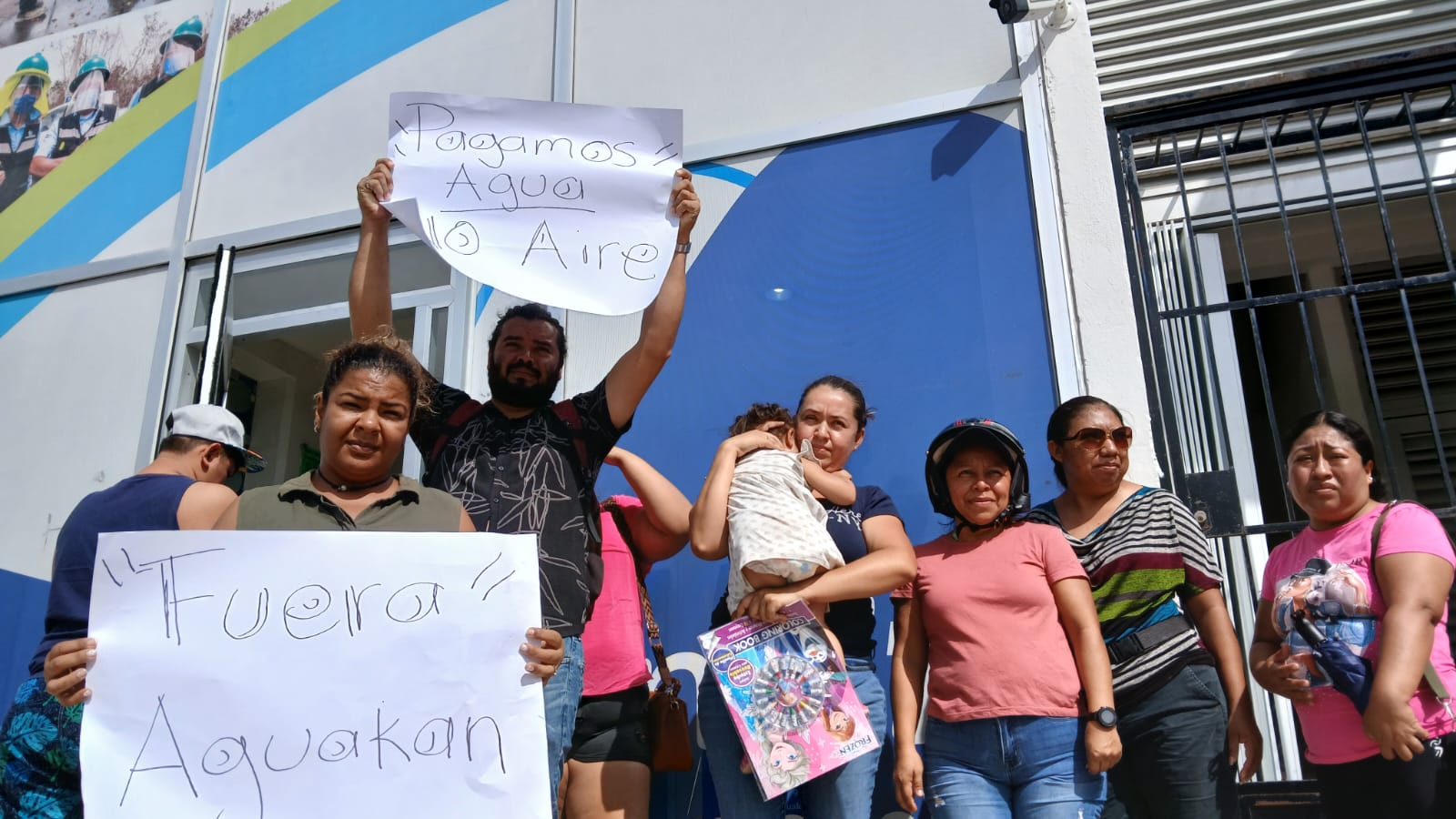 La falta de agua potable afecta a muchas familias.