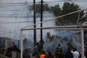 Incendio en Lindavista, GAM, moviliza a servicios de emergencia y evacúa a 100 personas.