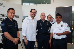 Policía Turística de Playa del Carmen capacitada en inglés.
