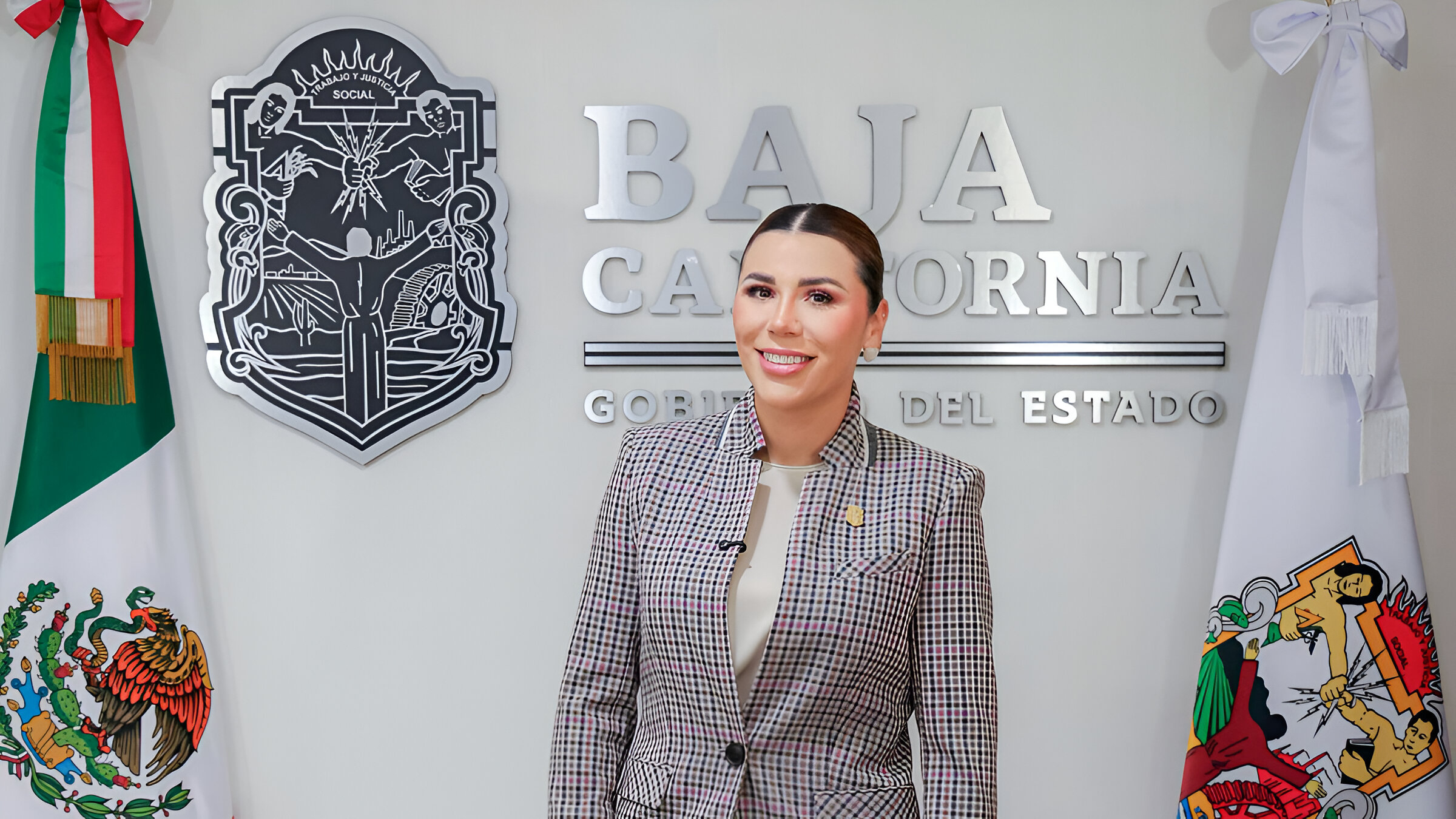 La comunidad observa con atención la retirada de visa a la gobernadora.