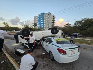 Accidente en el bulevar Luis Donaldo Colosio de Cancún