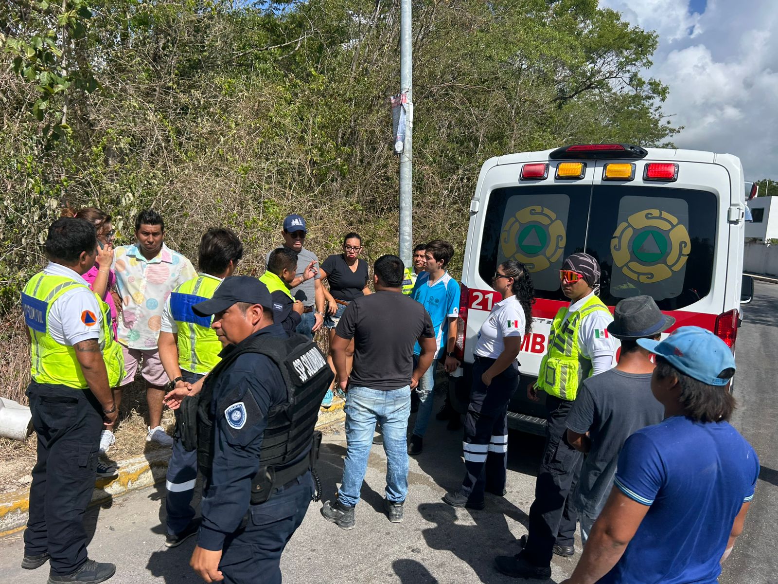 Conato de pleito se desató tras choque en Playa del Carmen.