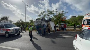 Accidente de camioneta en Playa del Carmen.