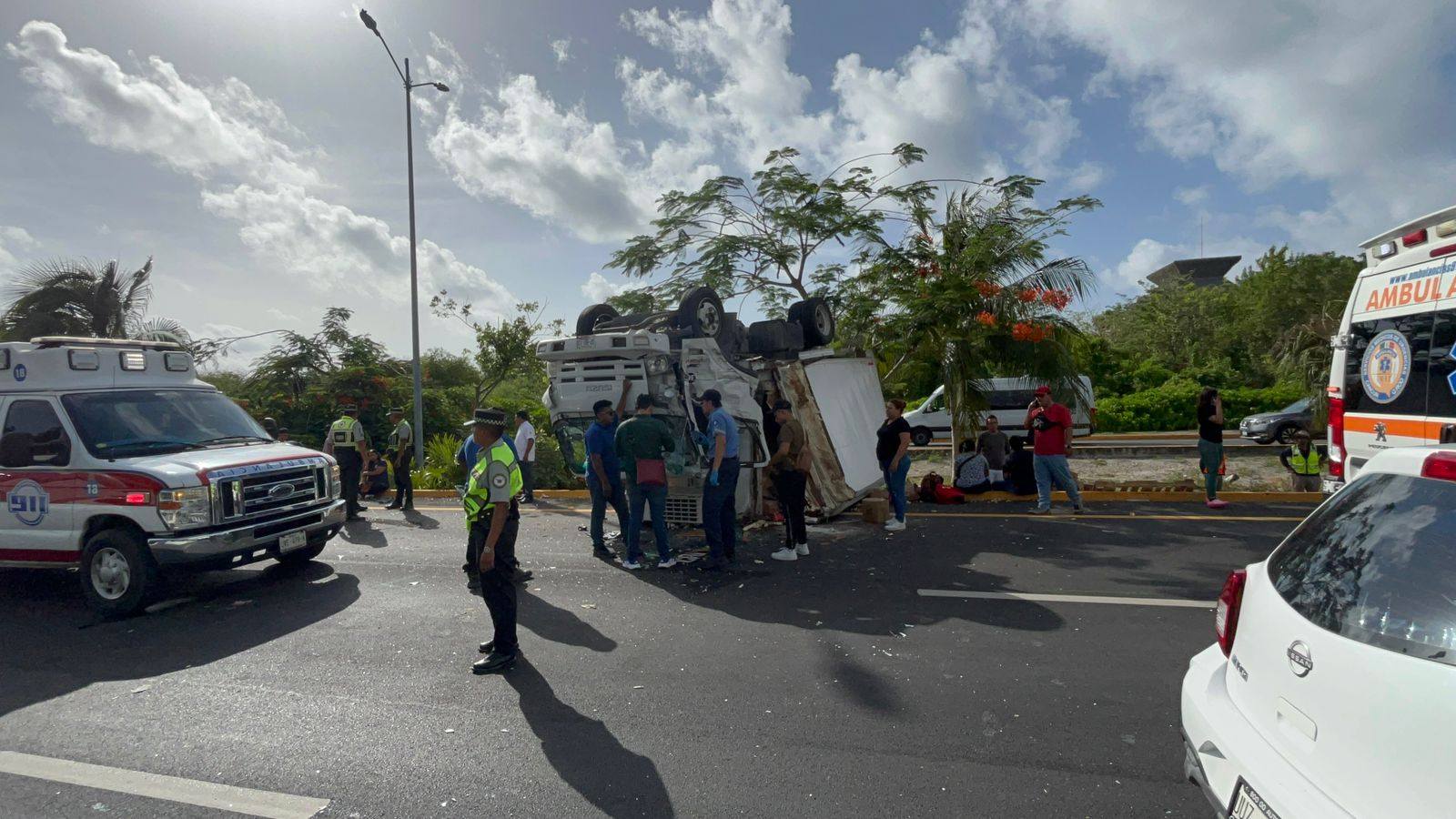 Accidente de camioneta en Playa del Carmen.