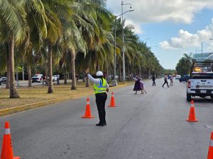 Cierres viales en Cancún por pavimentación.