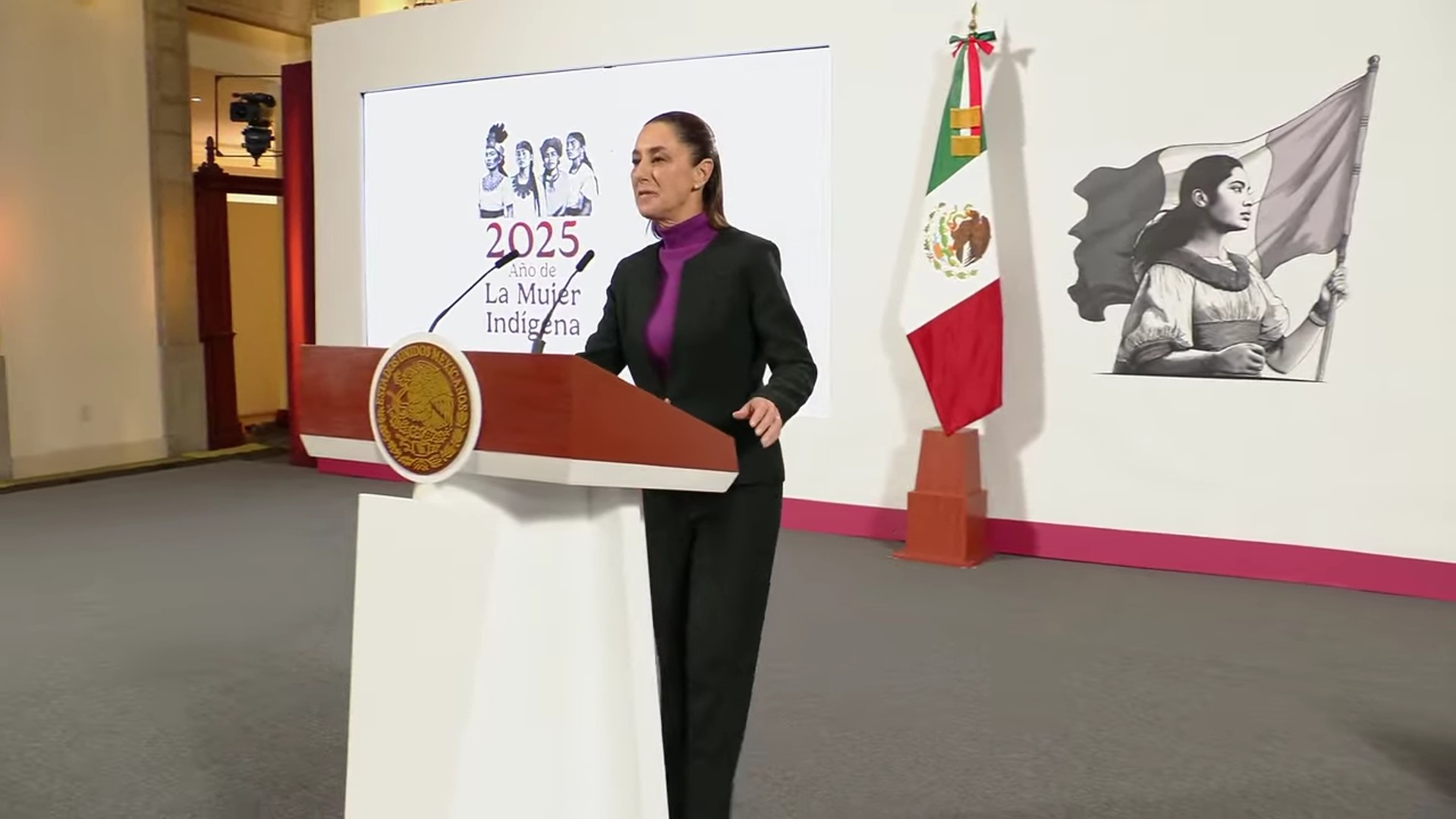 Claudia Sheinbaum durante la conferencia sobre la intervención en bancos para proteger el sistema financiero.