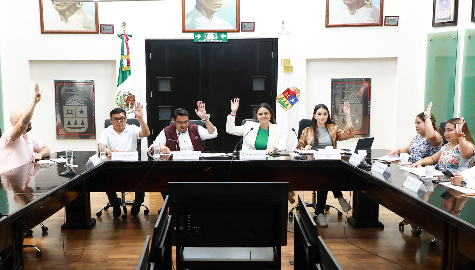 El diputado Jorge Sanén presenta la iniciativa para reformar el Código Penal en Quintana Roo.