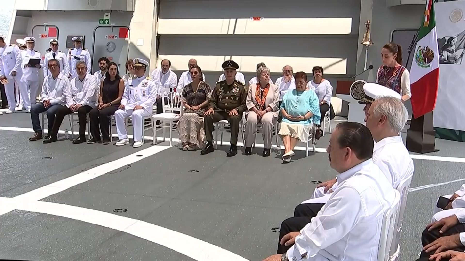 Celebración del 'Día de la Marina' en Acapulco.