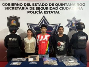 Detención de tres personas por delitos de salud.