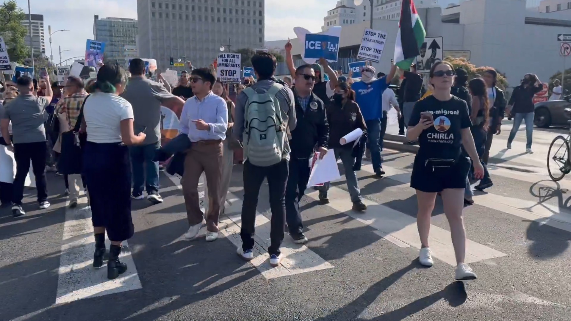 Redada del ICE en Los Ángeles genera protestas.